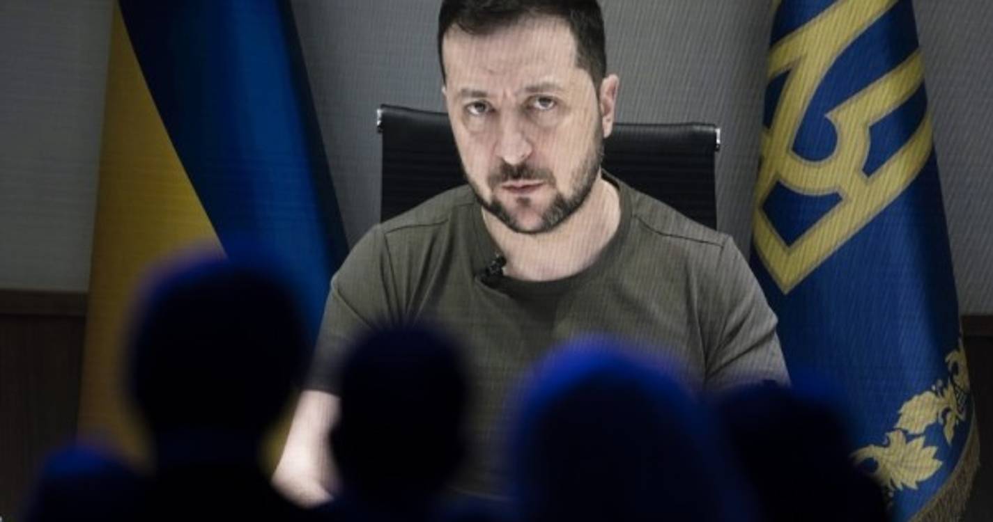 Ucrânia: Zelensky diz que 87 pessoas morreram em bombardeamento russo no norte do país