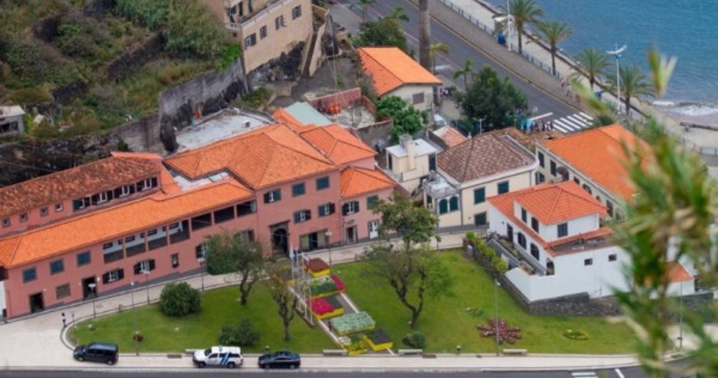 Marginal da Calheta parcialmente fechada ao trânsito