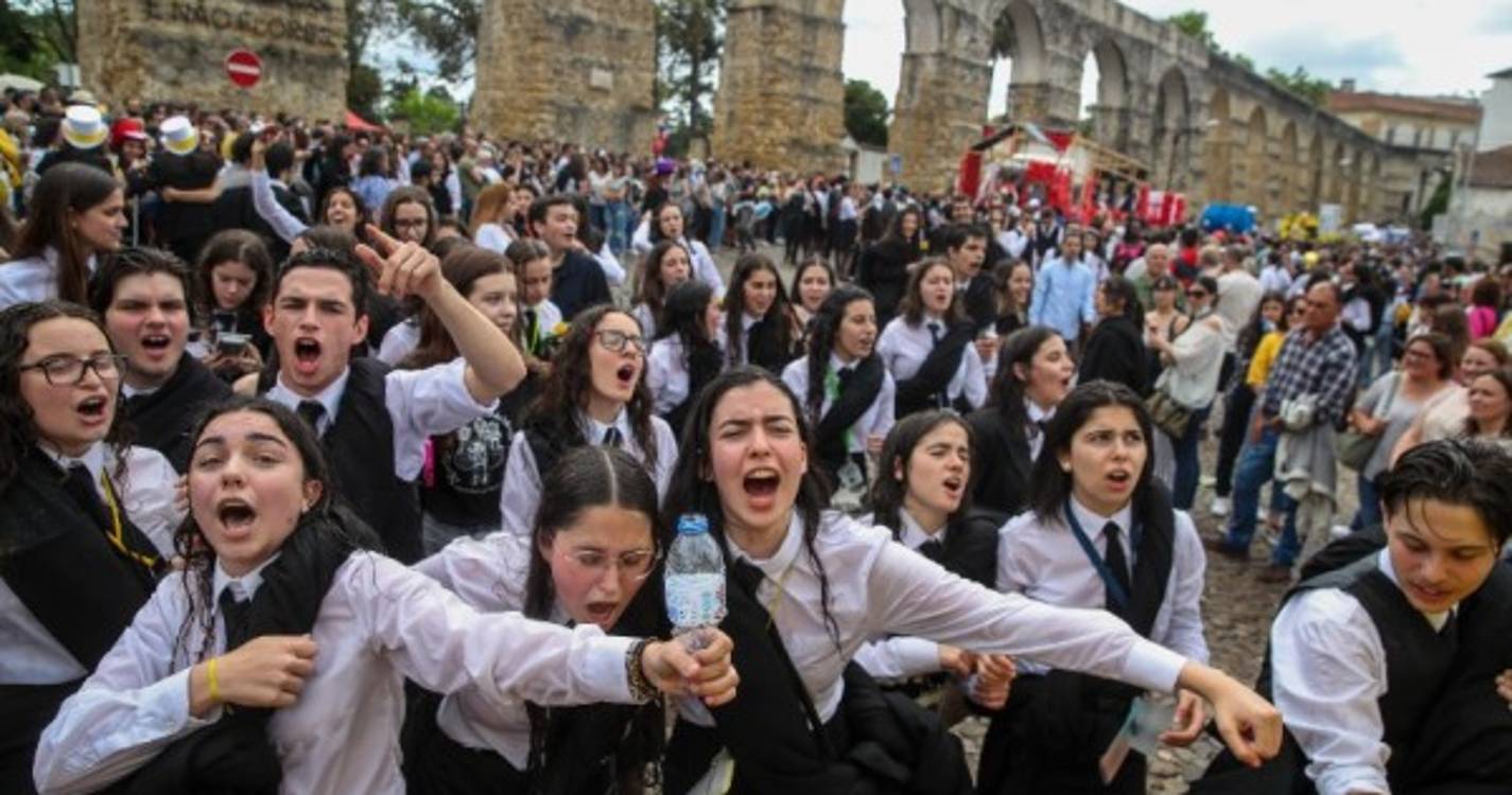 Cortejo da Queima das Fitas de Coimbra deixa para trás 12 toneladas de lixo