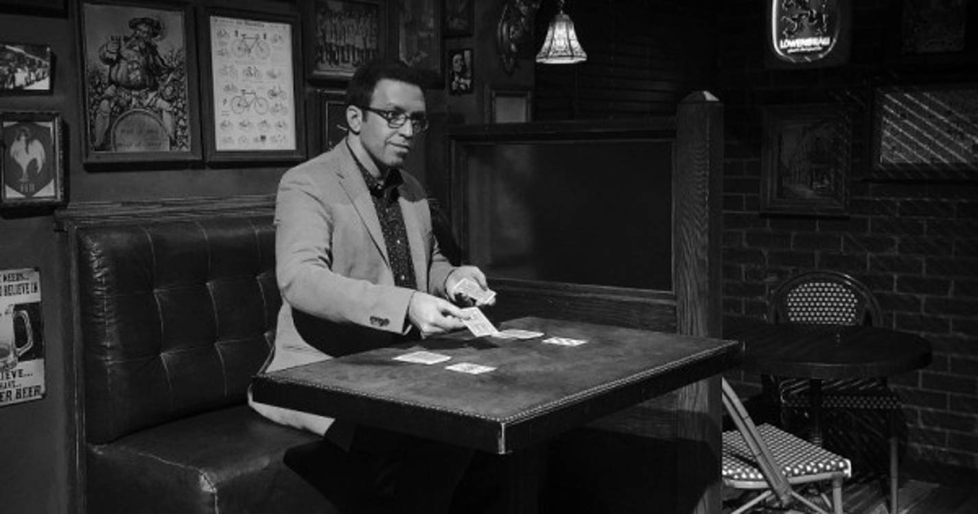 Português cria espetáculo de magia sobre emigração e 25 de Abril em Los Angeles