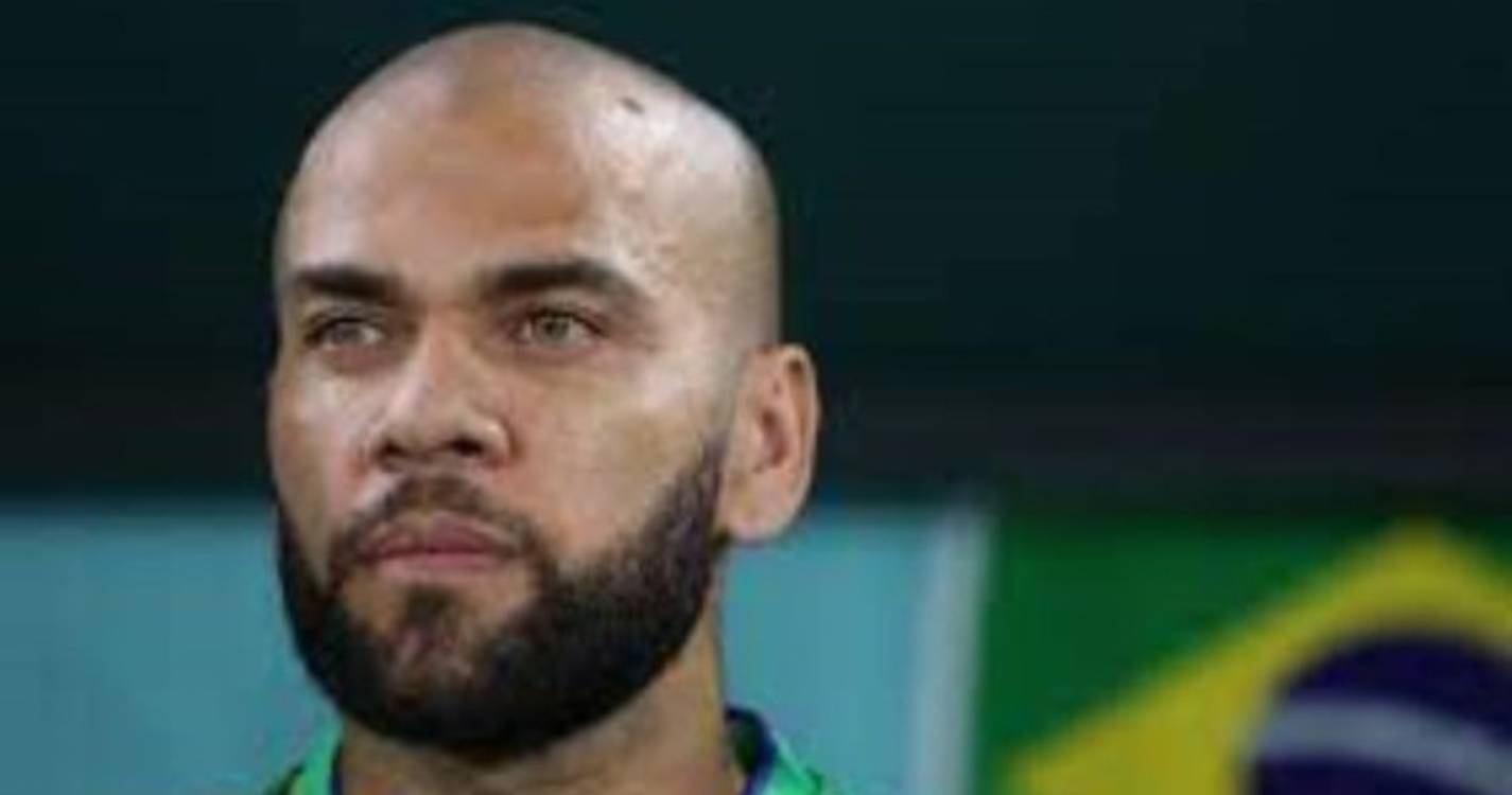Futebolista Dani Alves reafirma inocência e nega violação