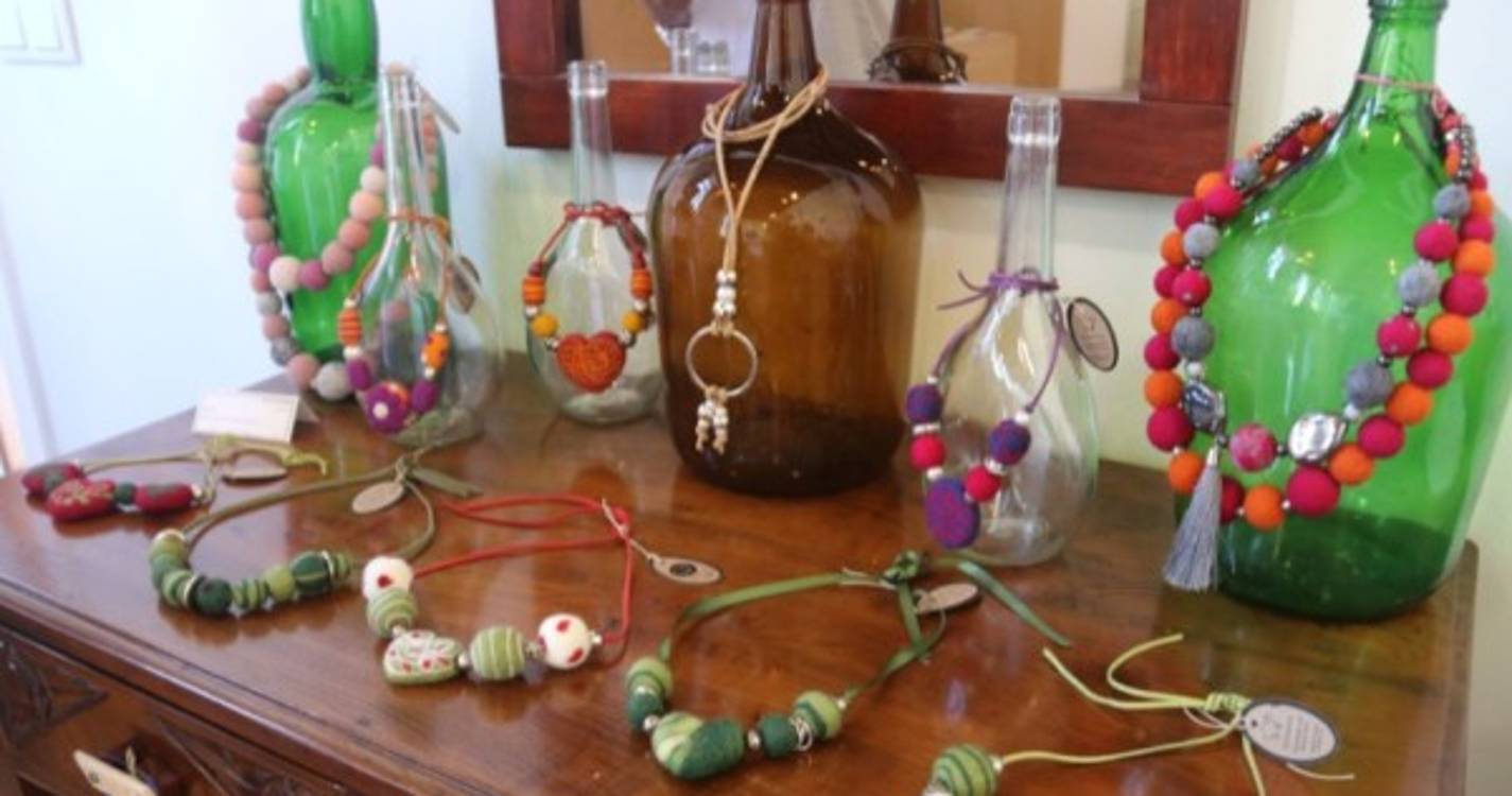 Trabalhos em lã expostos no Espaço do Artesão