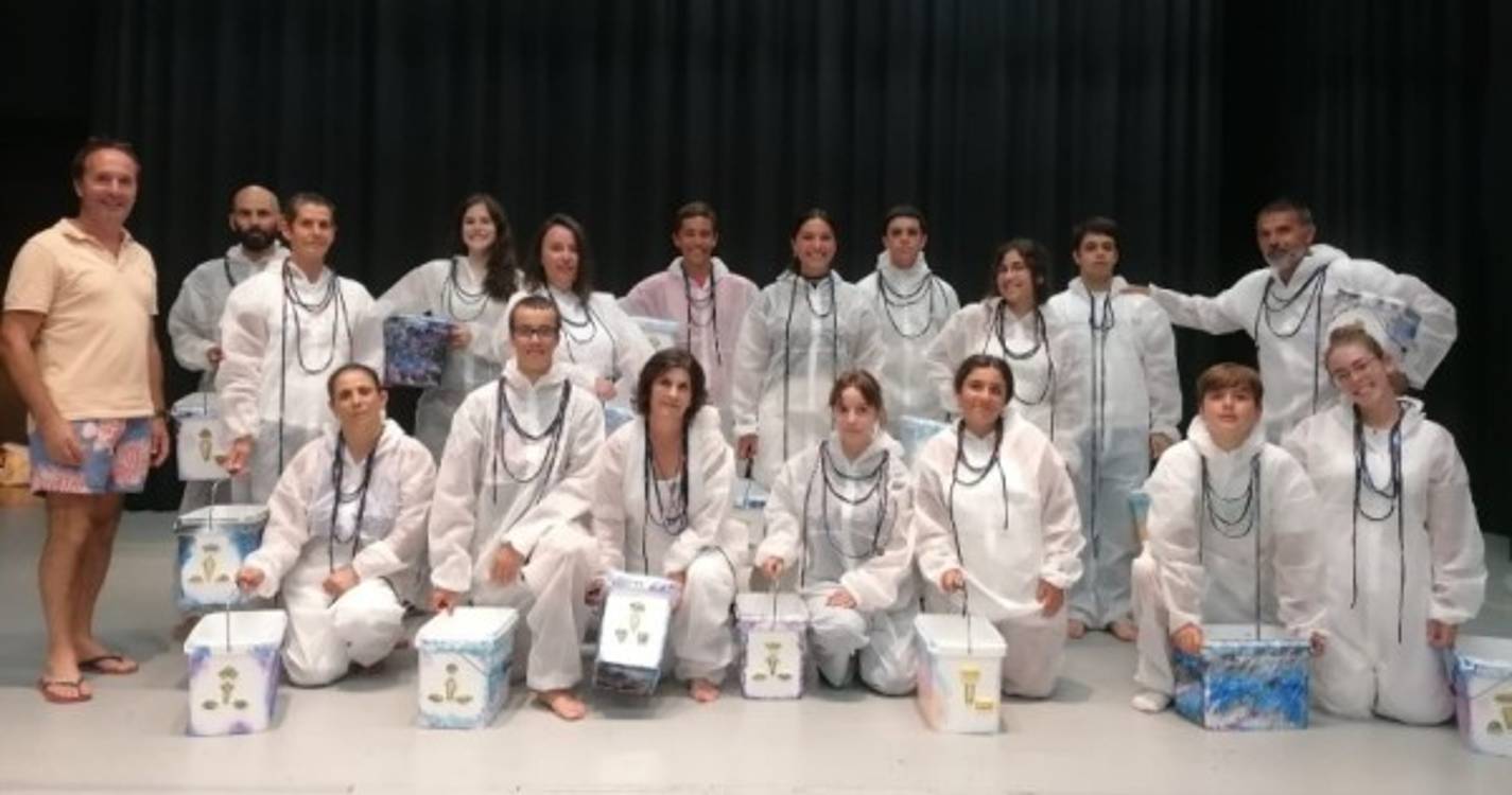 Oficina de Teatro do Estreito apresenta novo espetáculo a partir de crónicas de Graça Alves