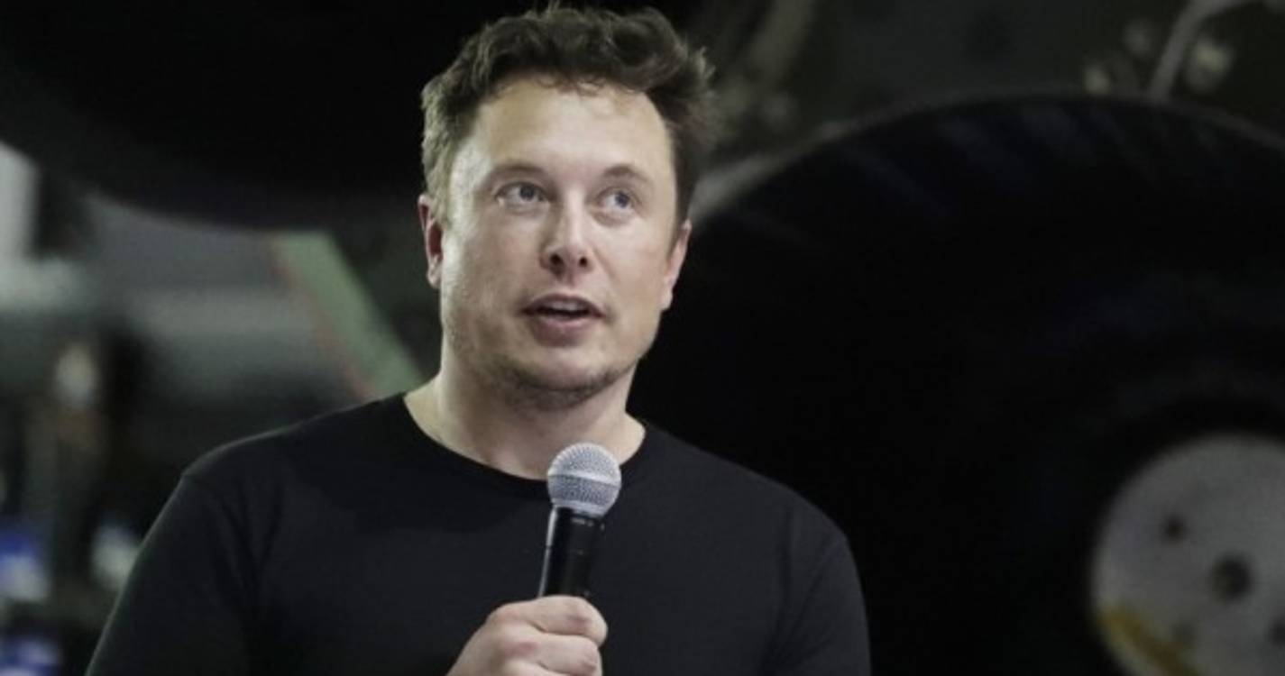 Musk restabelece conta de Donald Trump no Twitter após sondagem