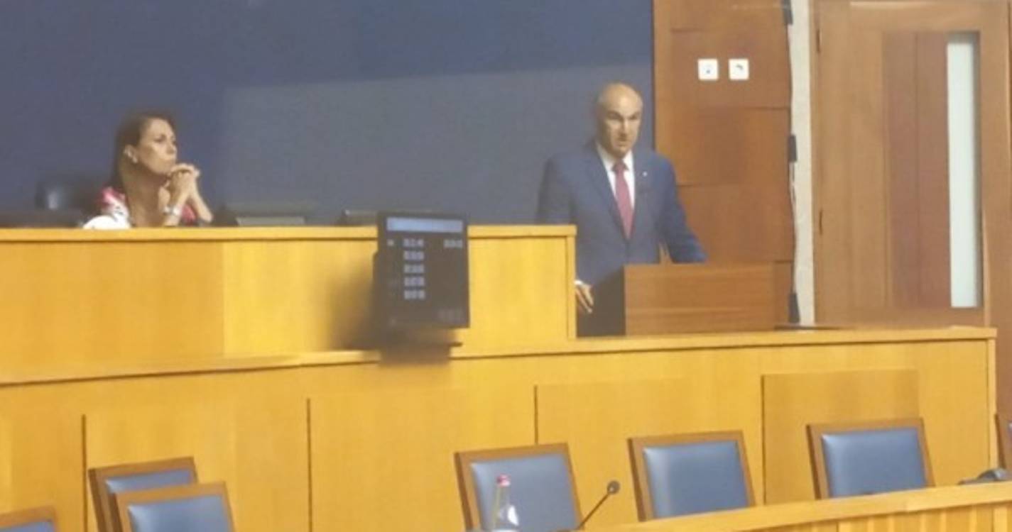 Menos horas de componente letiva conforme a idade do docente