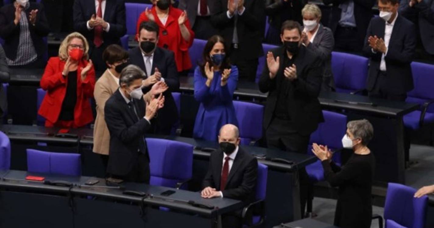 Olaf Scholz eleito chanceler federal pelo Parlamento alemão