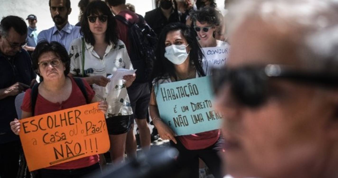 Ativistas exigem políticas públicas para habitações a preços acessíveis
