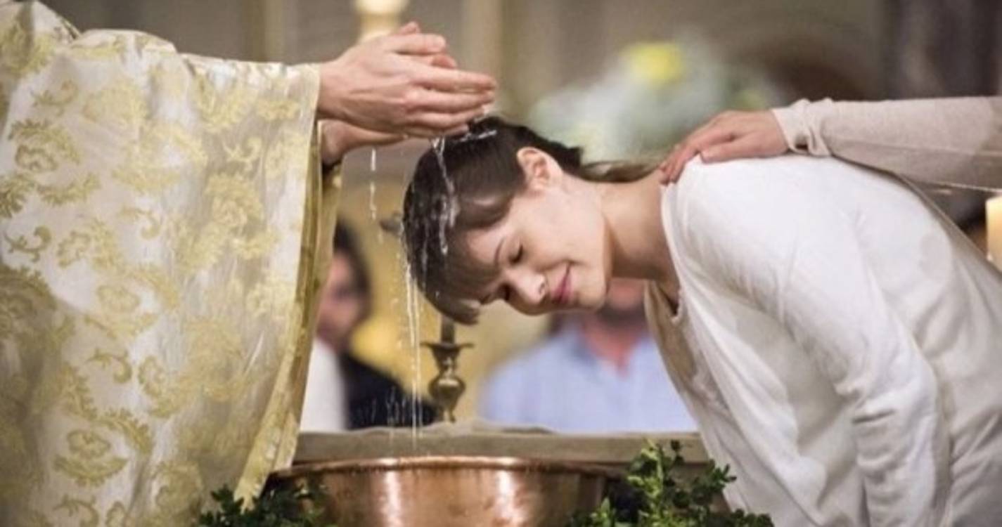 Bispo do Funchal batiza quatro adultos na Páscoa