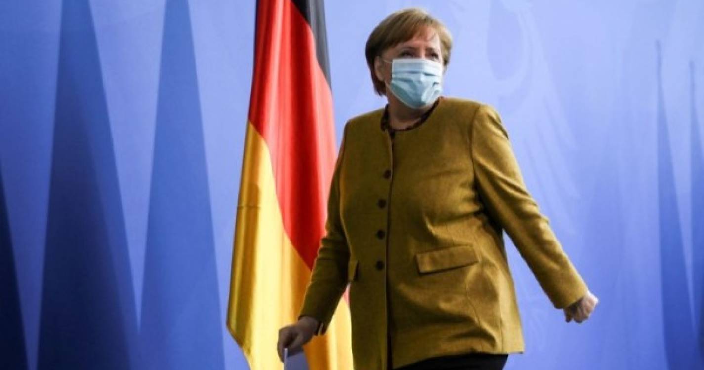 Covid-19: Merkel diz que europeus poderão viajar no verão