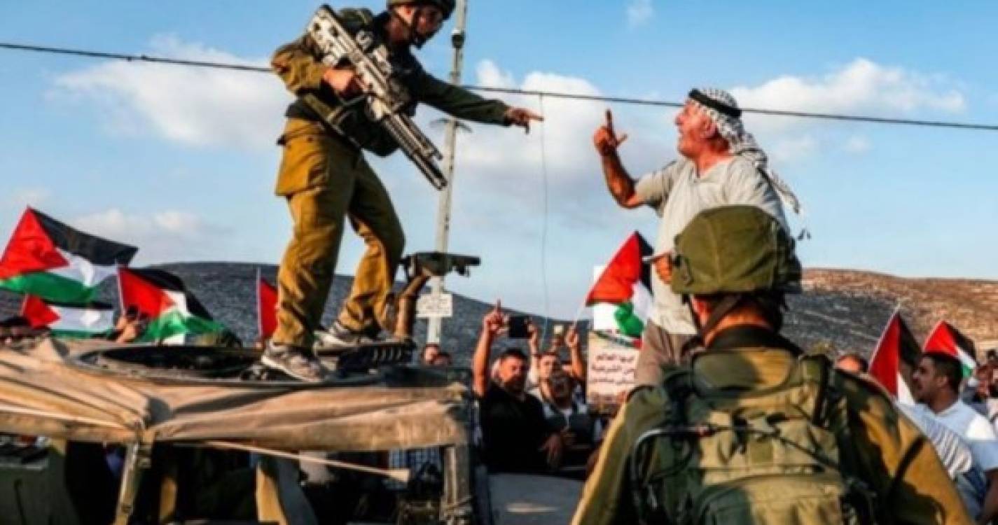 Quatro palestinianos mortos em confrontos com exército israelita
