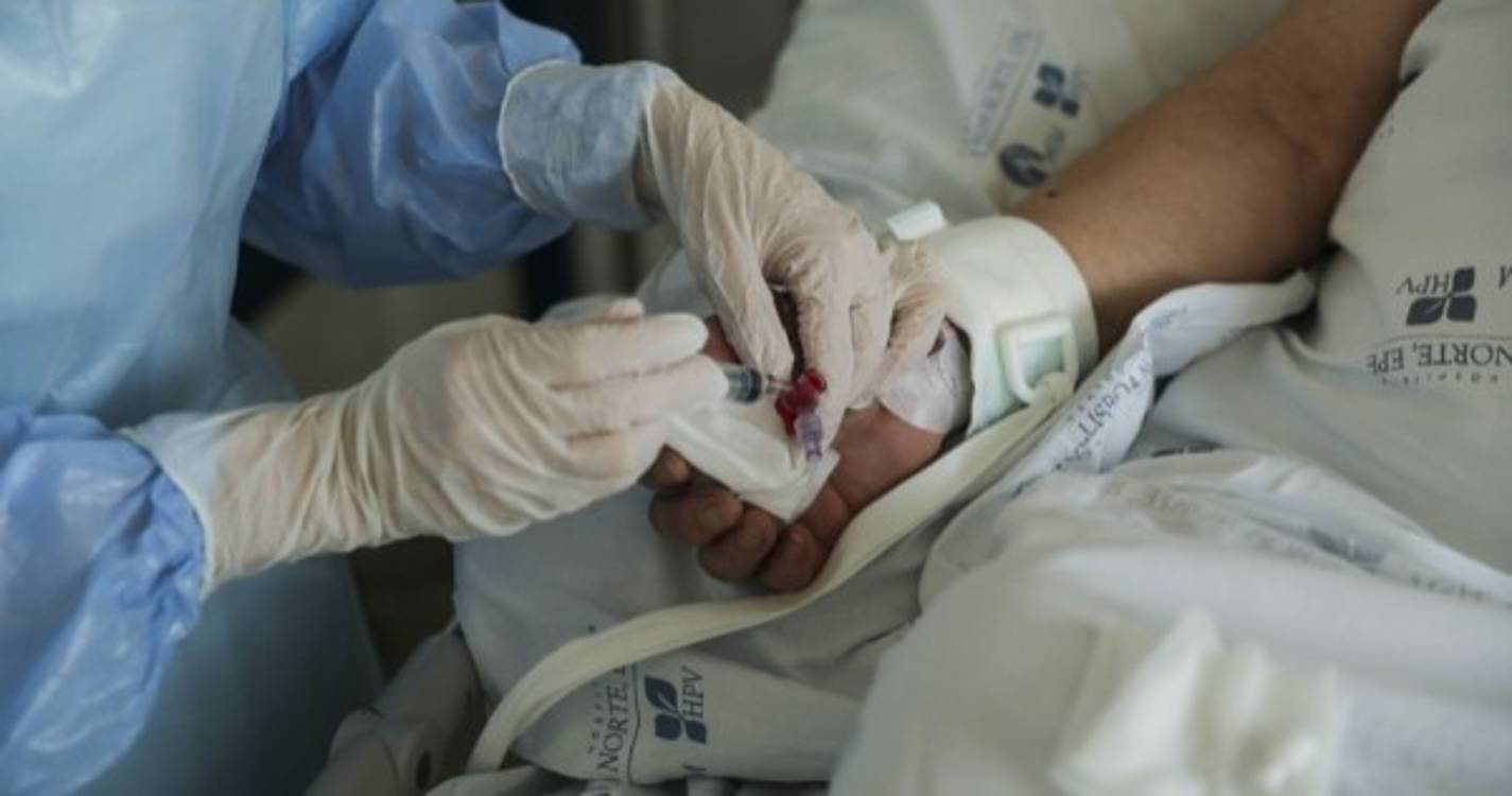 Covid-19: Aumento de incidência e internamentos mas impacto reduzido, indica INSA