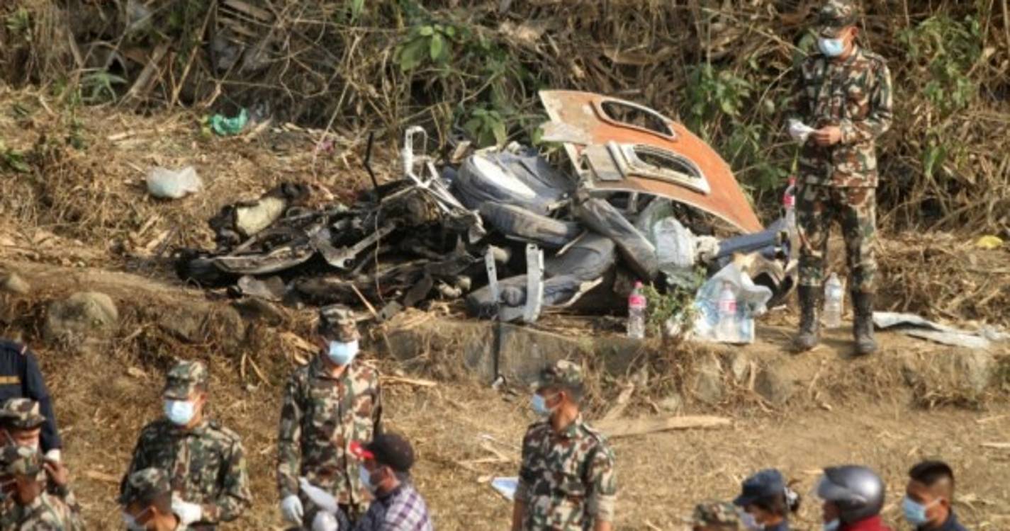 Recuperadas caixas negras do avião que caiu no Nepal