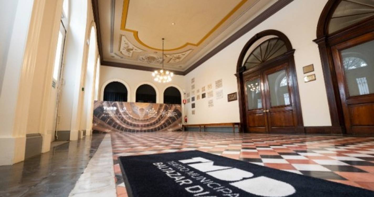 Samuel Santos expõe 'Autópsia' no Teatro Baltazar Dias