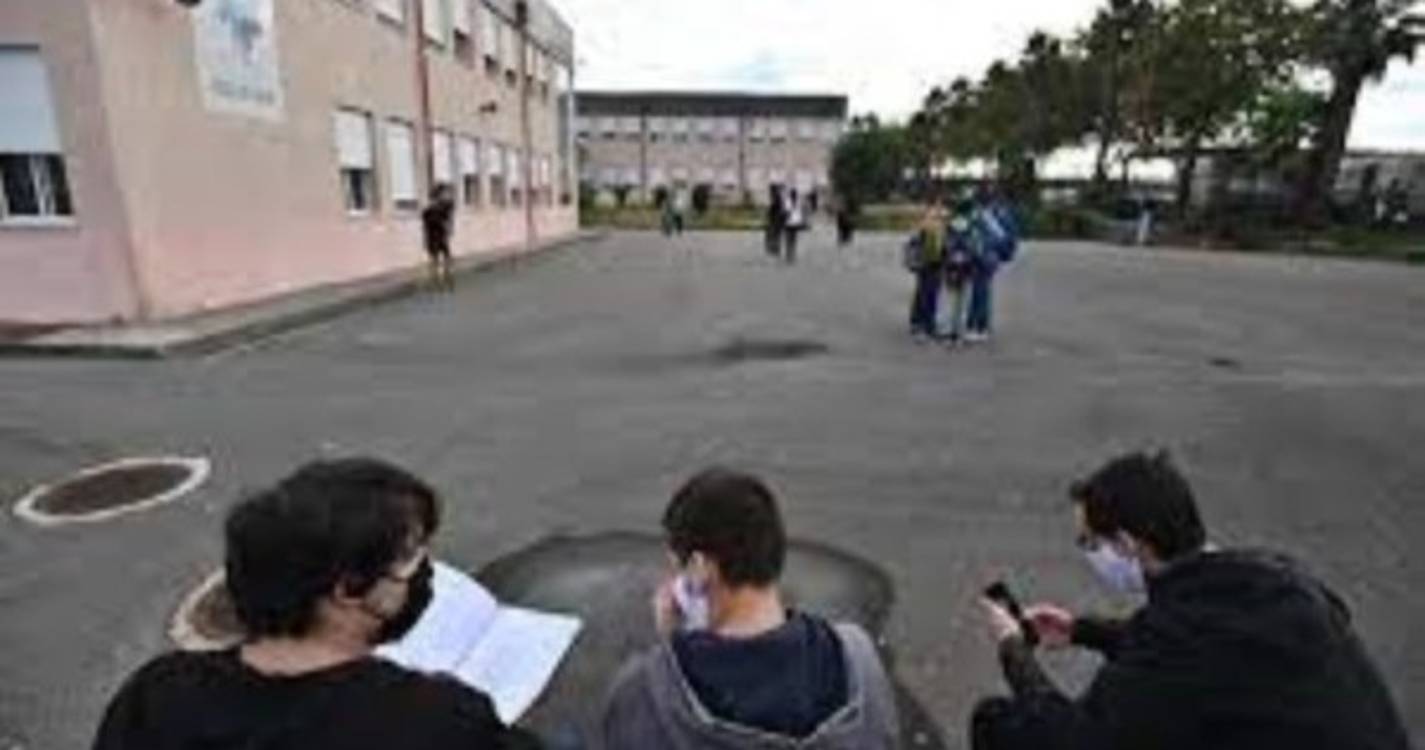 Covid-19: Uso da máscara deve manter-se nas escolas