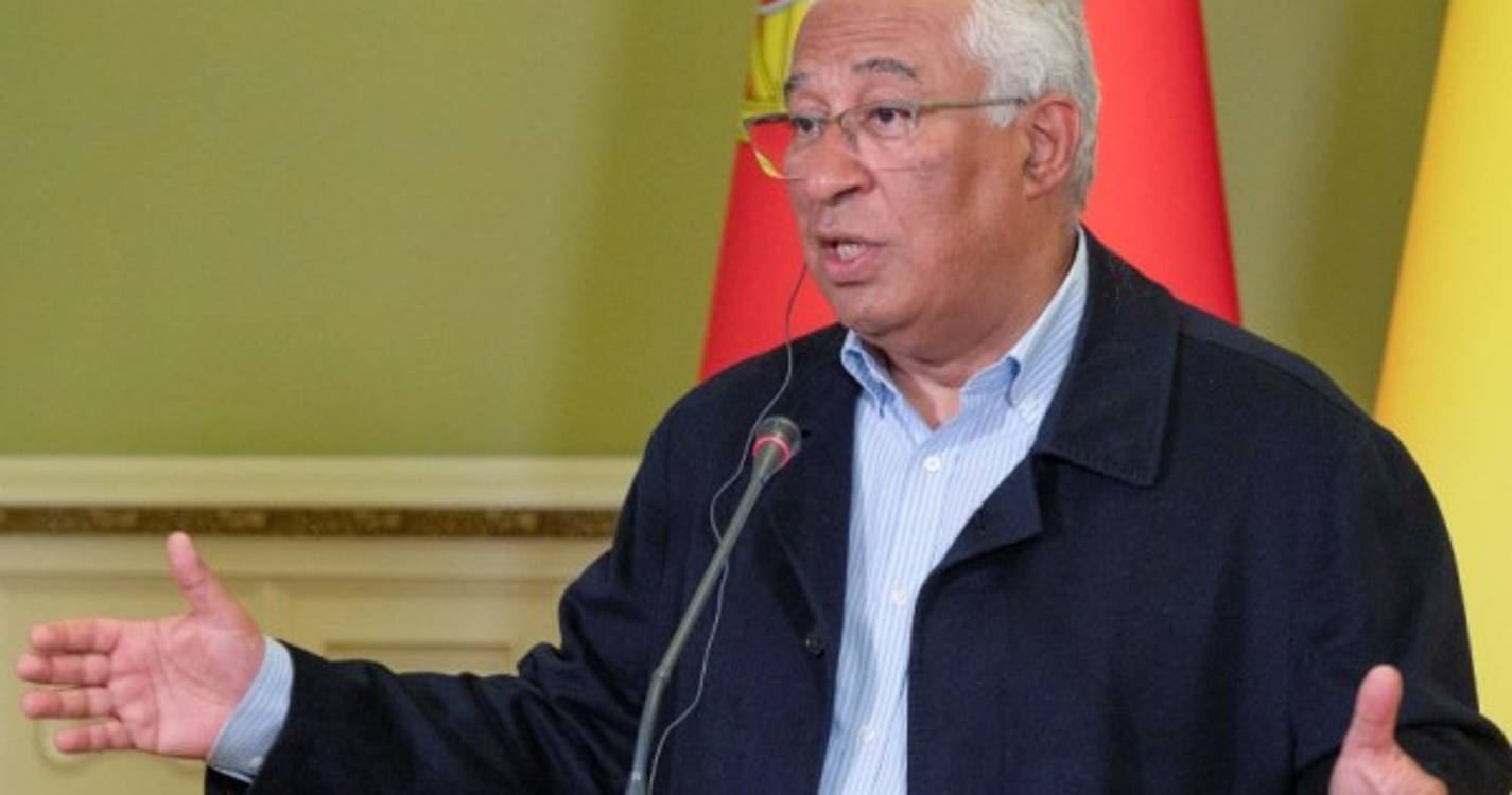 Ucrânia: Portugal condecora funcionário ucraniano da embaixada pelas operações de repatriamento