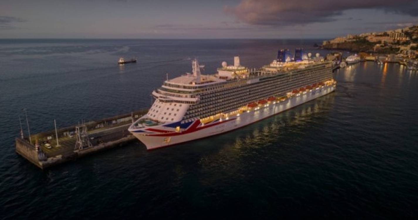'Britannia' atracou esta manhã no Porto do Funchal (com fotos)