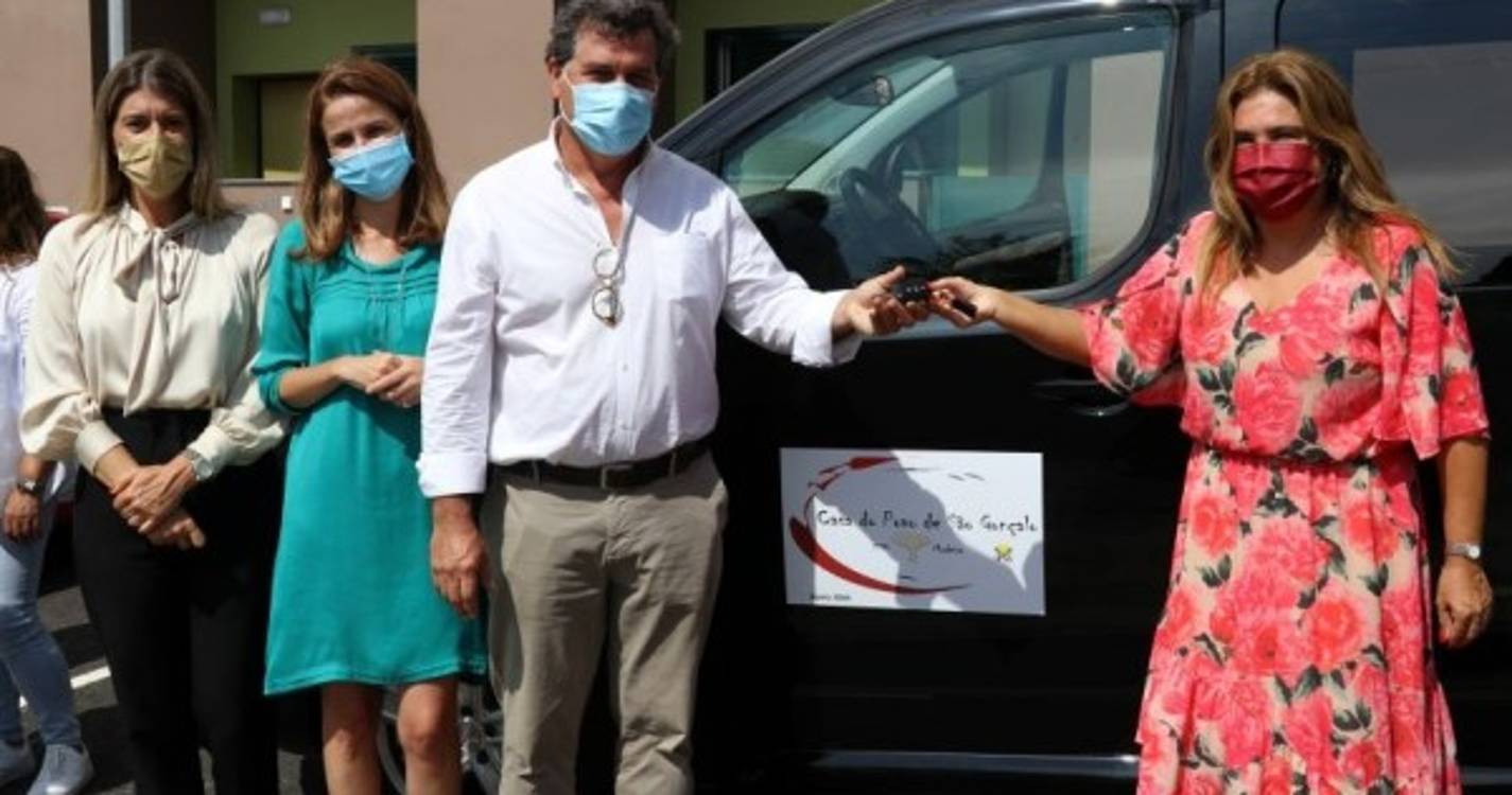 Casa do Povo de São Gonçalo recebe viatura de nove lugares