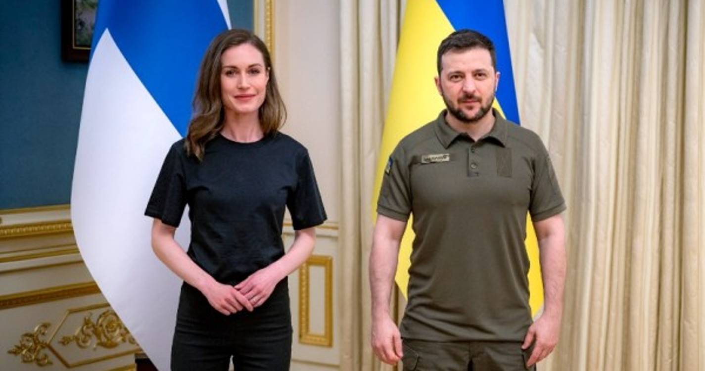 Ucrânia: Líder finlandesa reúne-se com Zelensky na primeira visita a Kiev em guerra