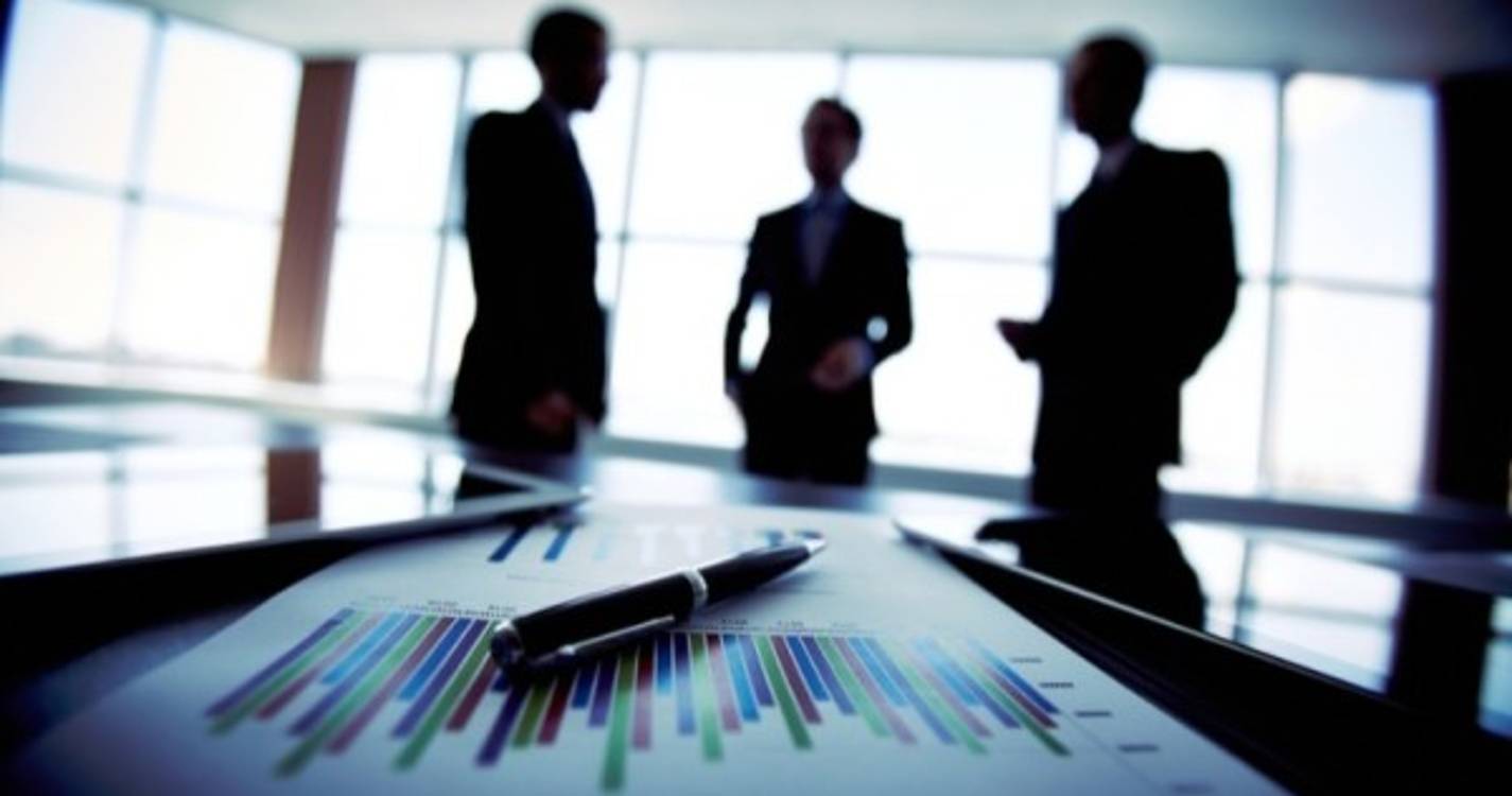 Número de empresas com despedimentos coletivos cai 45% até junho