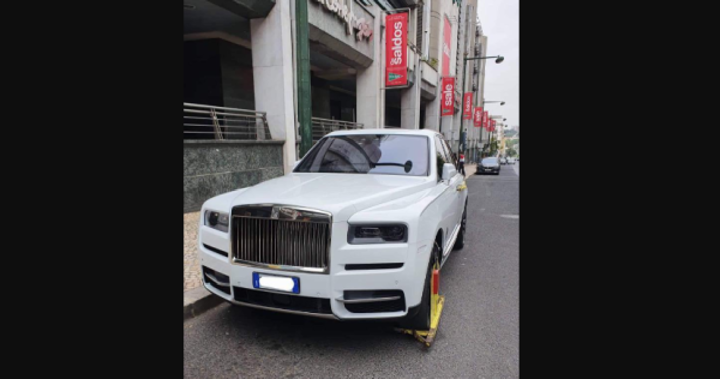 Rolls-Royce de Ronaldo bloqueado pela EMEL em Lisboa
