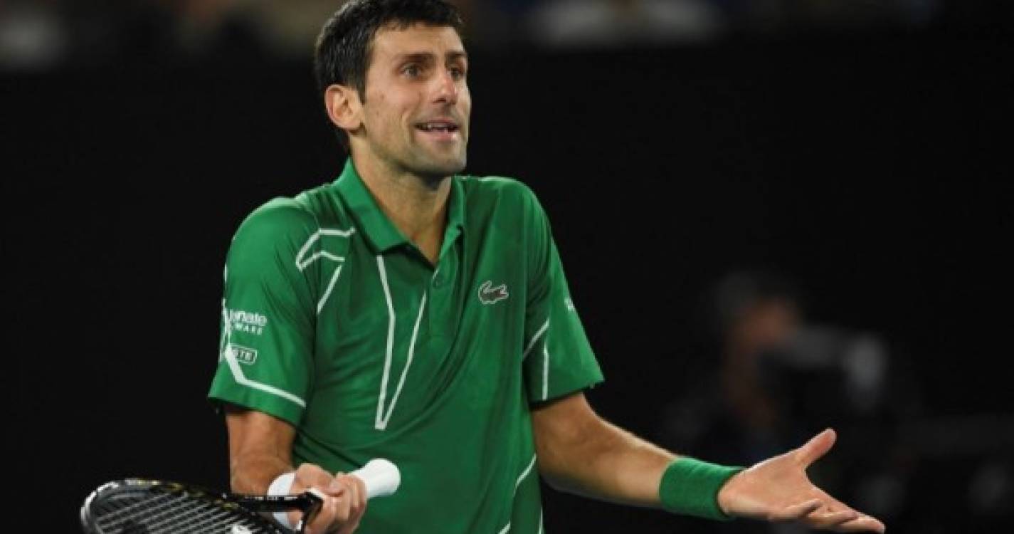 Djokovic na iminência de ser deportado depois de perder visto de entrada na Austrália