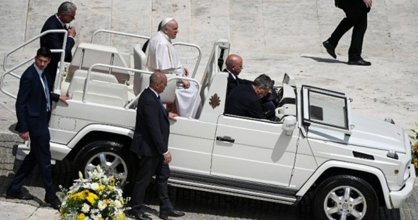 "Sabe o que seria bom para a minha perna? Um pouco de tequila", respondeu o Papa Francisco