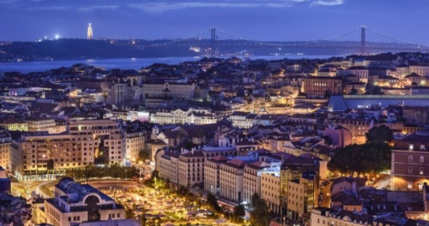 Dois mortos e dez feridos em incêndio em prédio em Lisboa