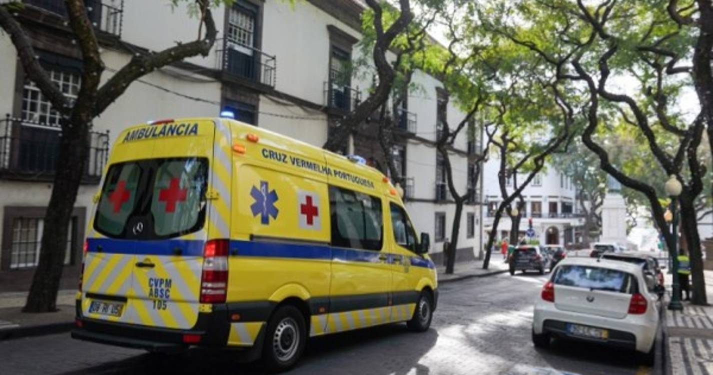 Turista fica ferido no nariz na sequência de uma queda no Funchal