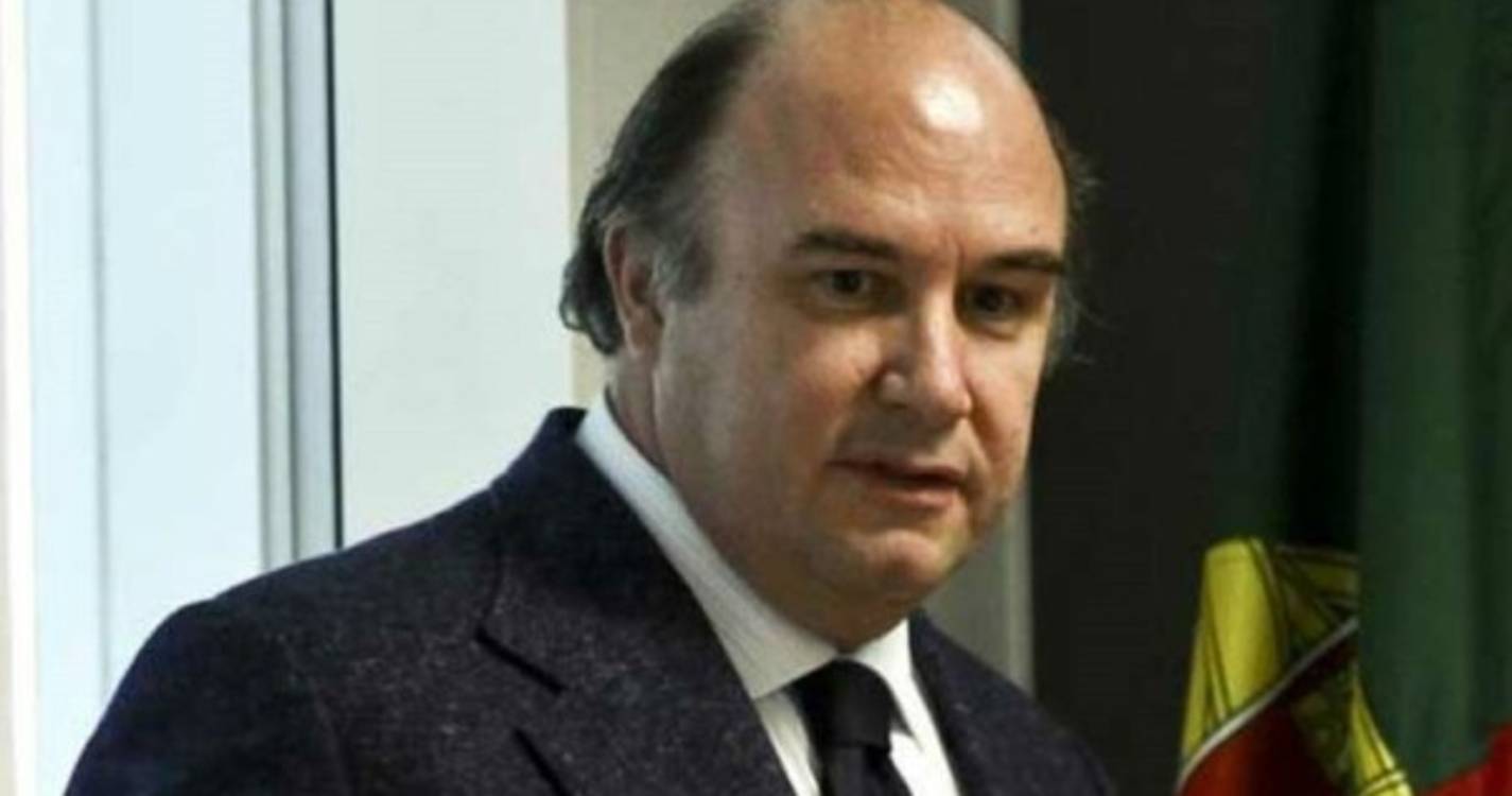 Emitido mandado de detenção para Vale e Azevedo