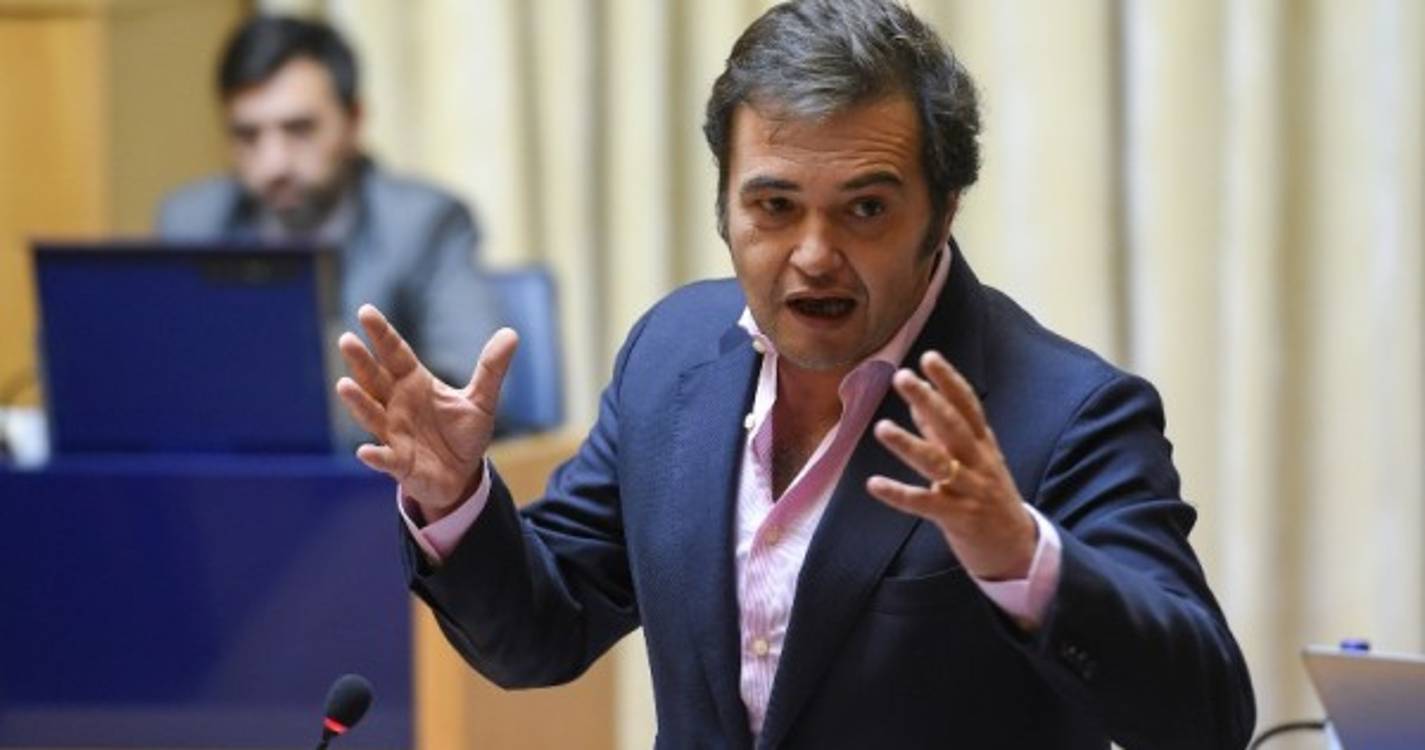 Carlos Rodrigues diz que António Costa é &#34;um primeiro-ministro fora-da-lei&#34;