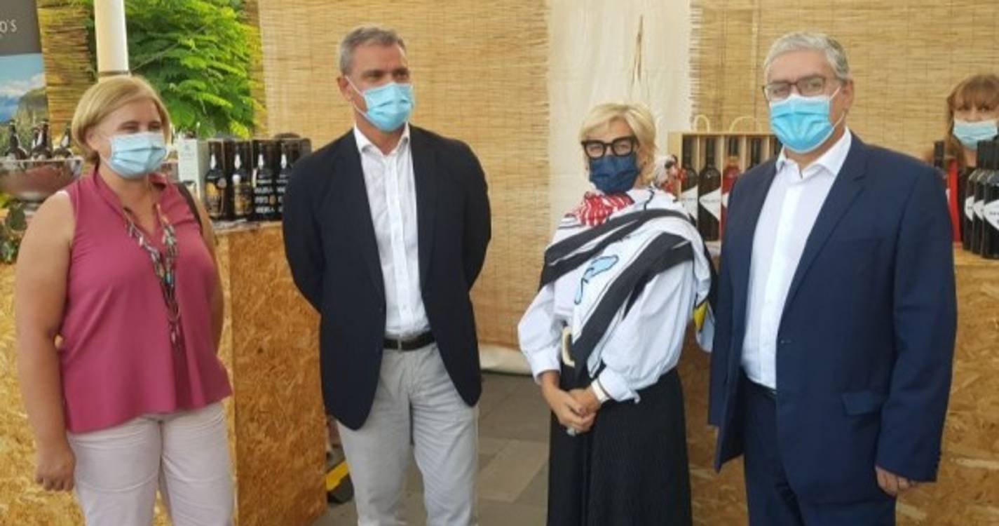 Secretários regionais visitam 'Madeira Wine Lounge'