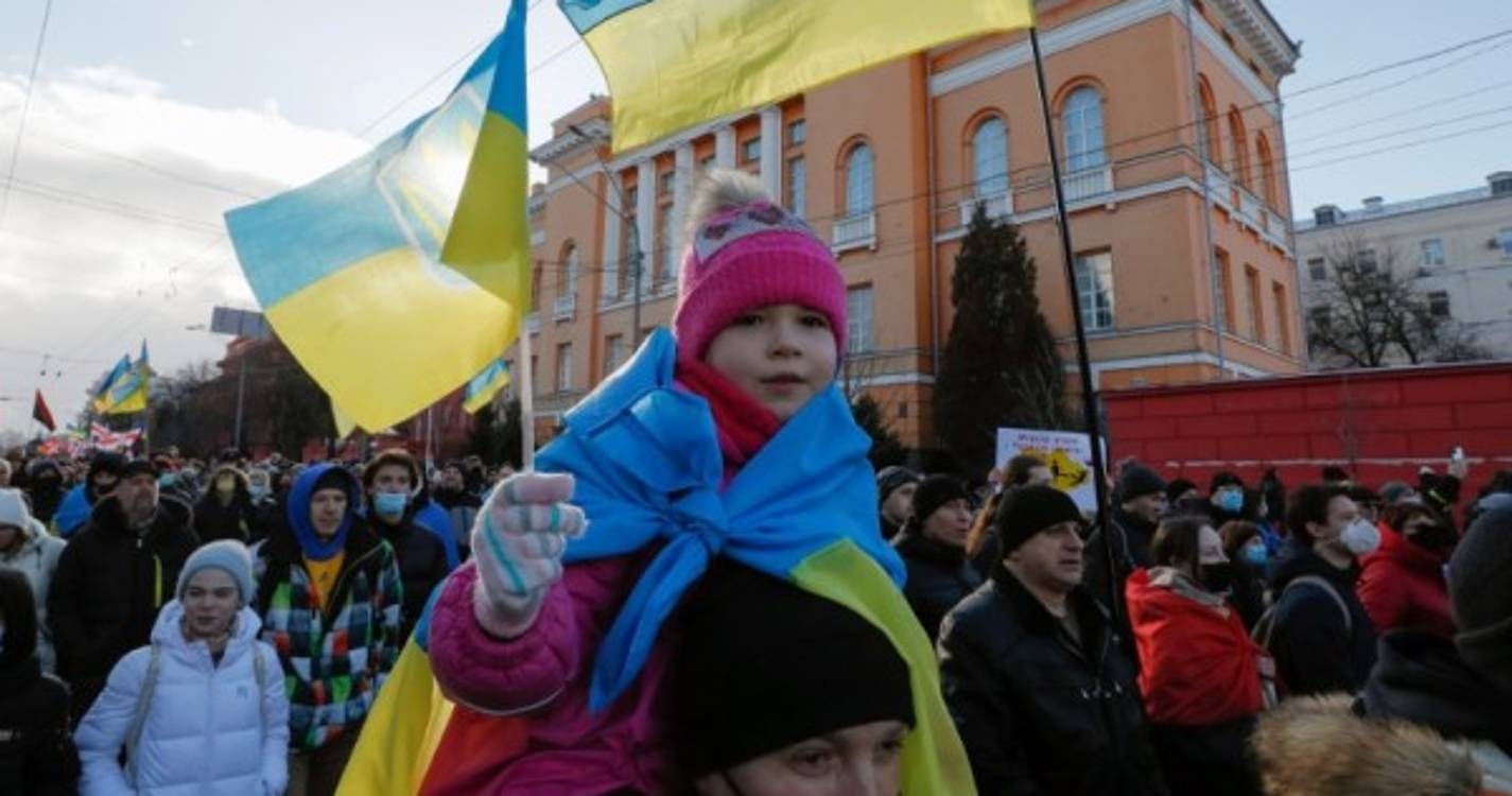 Ucrânia: Milhares manifestam-se em Kiev contra possível ofensiva russa