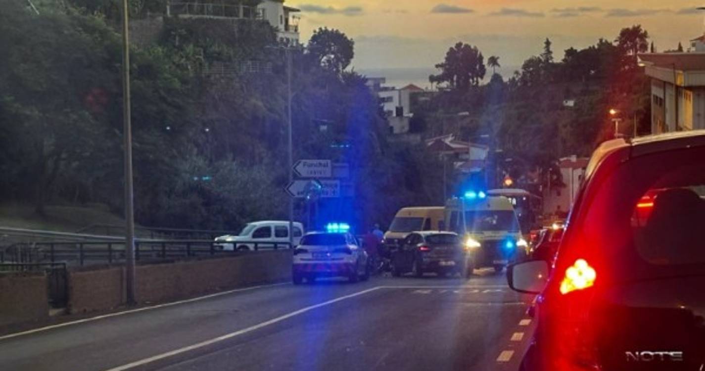 Colisão entre mota e ligeiro nos Viveiros