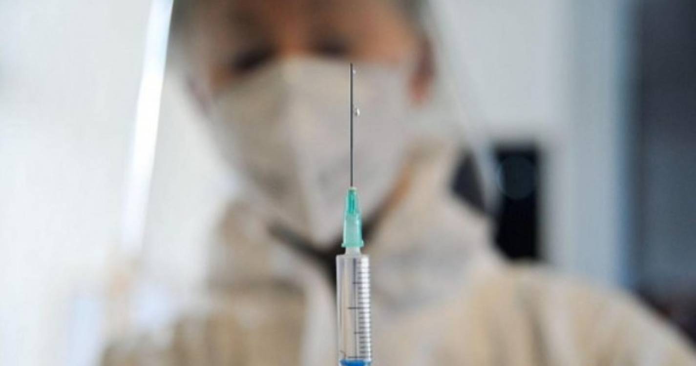 Açores antecipam segunda dose de reforço contra a covid-19 para idosos e residentes em lares