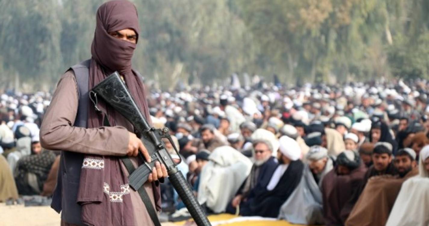 Afeganistão: Talibãs advertem contra ingerência estrangeira 42 anos após invasão soviética