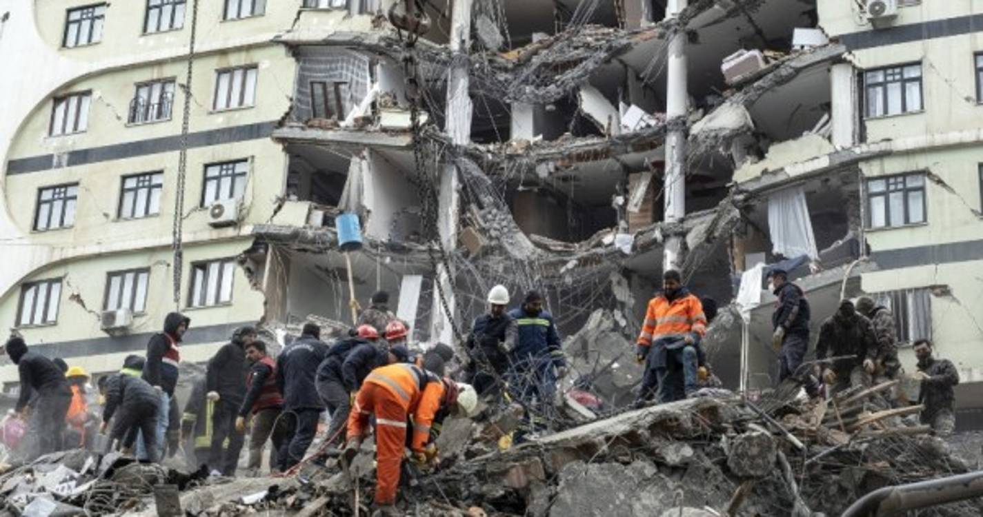 Turquia/Sismo: Putin combina ajuda russa com Erdogan e Assad