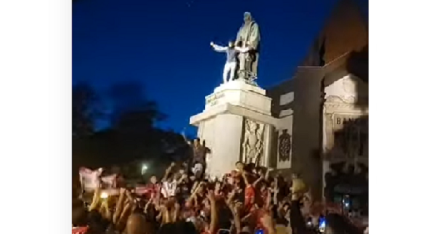 Festejos do título do Benfica chegam à estátua de Gonçalves Zarco (com vídeo)