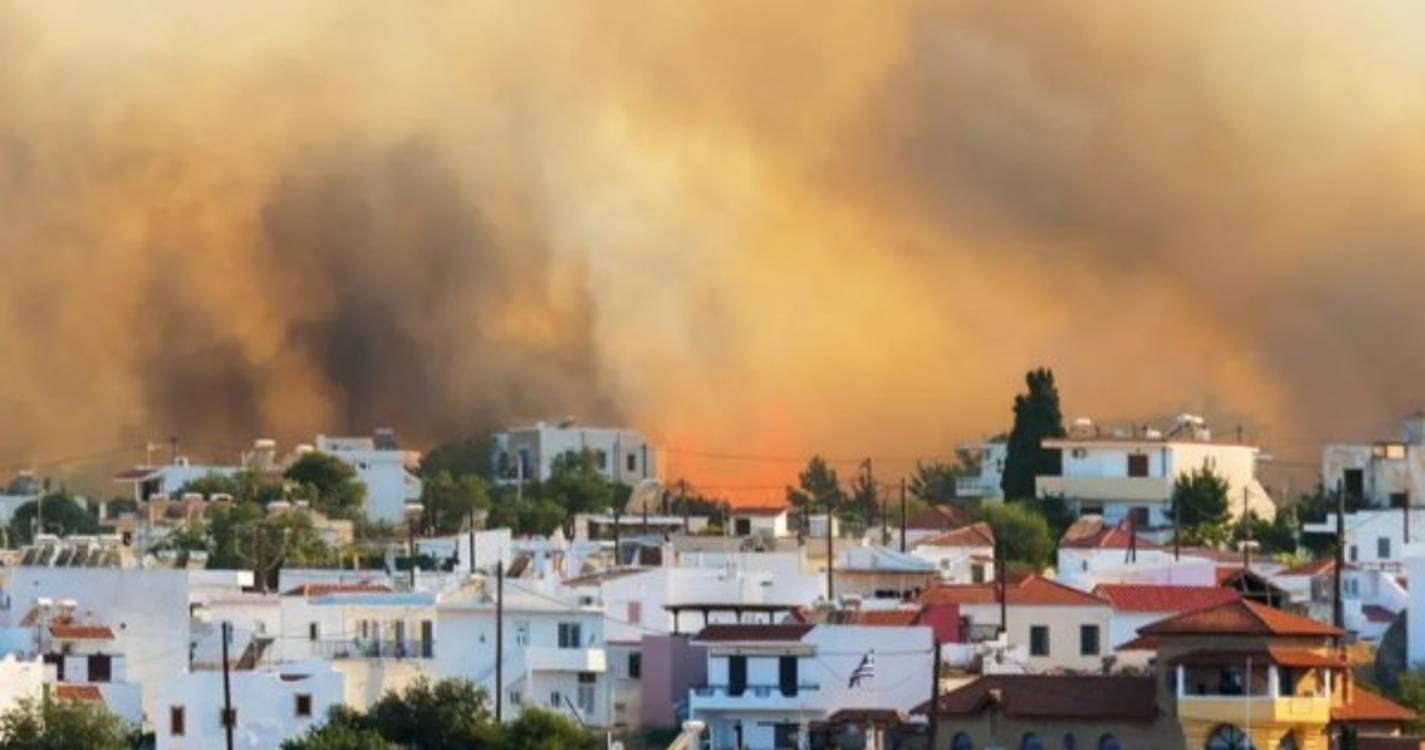 Incêndios na Grécia estão controlados apesar de novos focos no Peloponeso