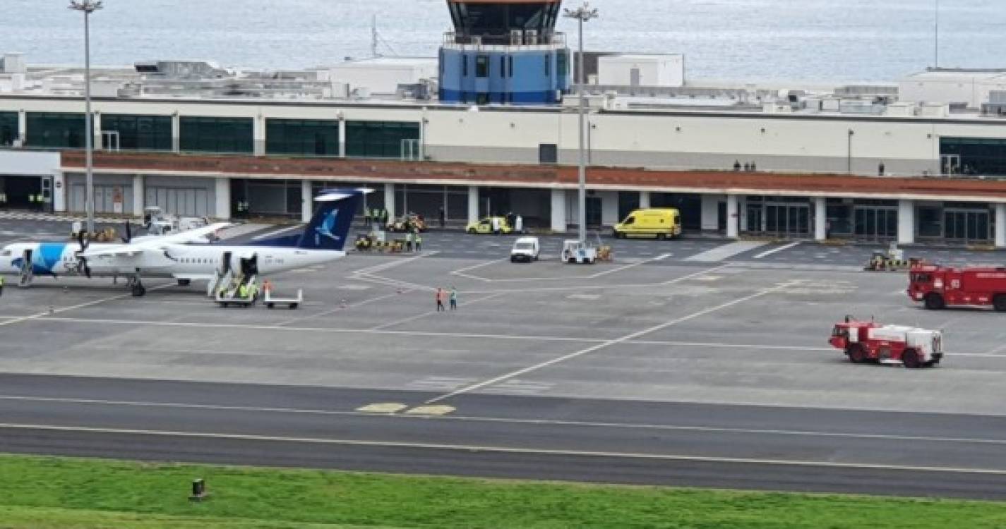 Nove passageiros, incluindo uma grávida, estão bem após aterragem de emergência