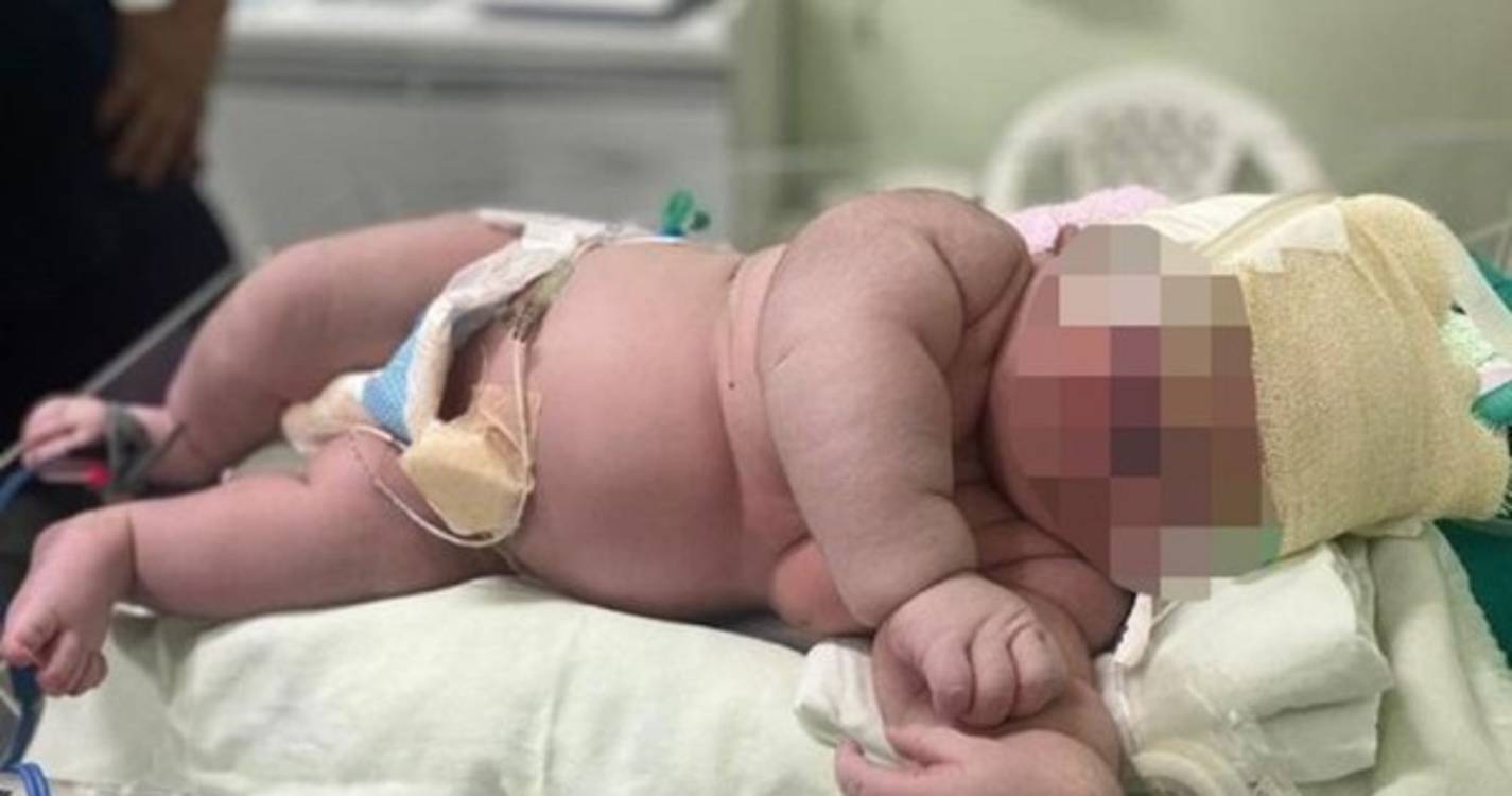 Mãe dá à luz menino com mais de sete quilos