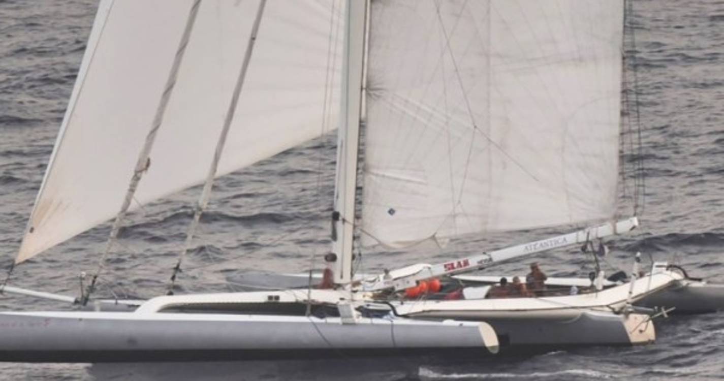 Famoso veleiro de corrida atacado por atiradores ao largo do Iémen