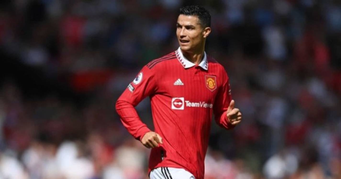 Cristiano Ronaldo presta respeito à memória de Rainha Isabel