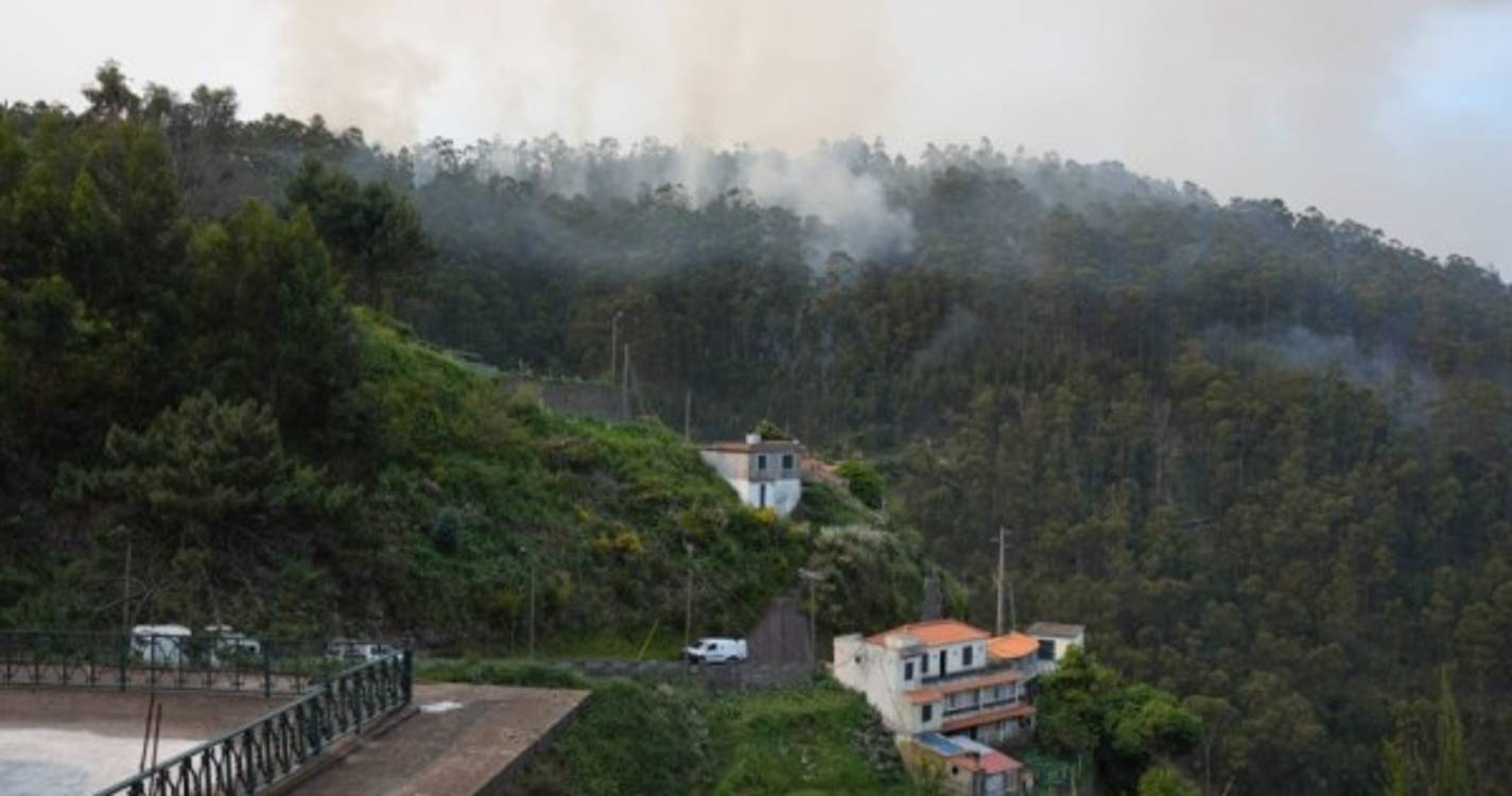 Incêndio na Ribeira Brava: "Não está em risco a zona industrial"