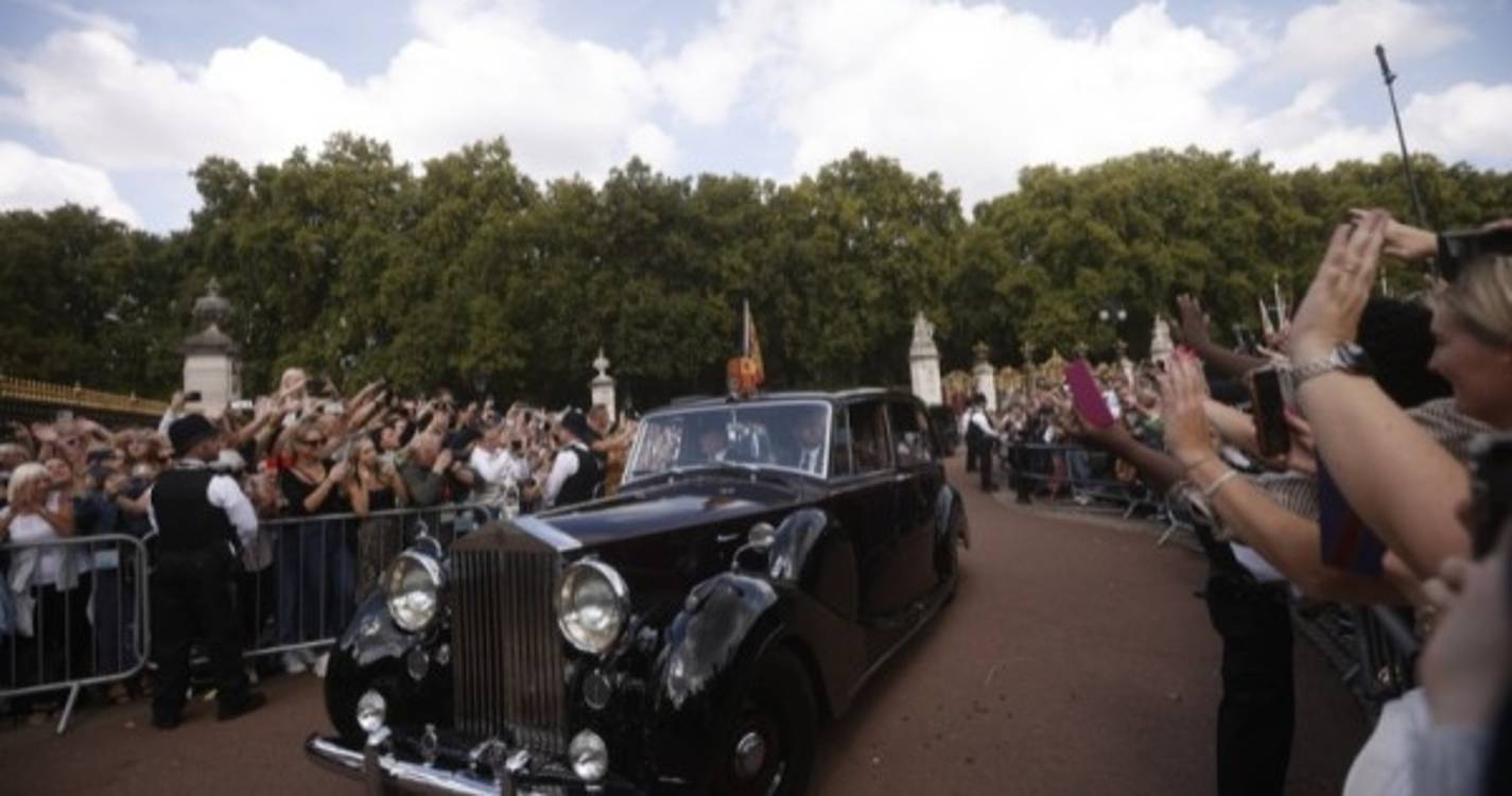 Isabel II: China felicita novo rei e espera trabalho conjunto