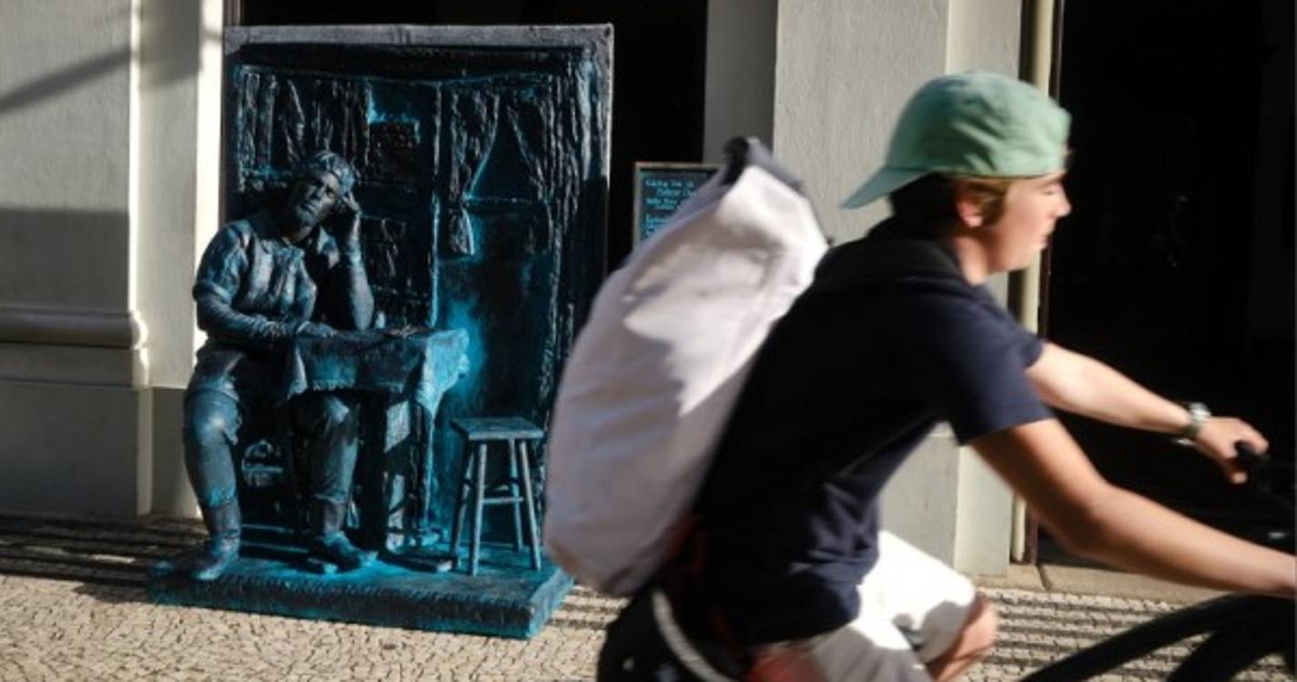 Estreia de nova estátua no aniversário do Teatro Municipal Baltazar Dias