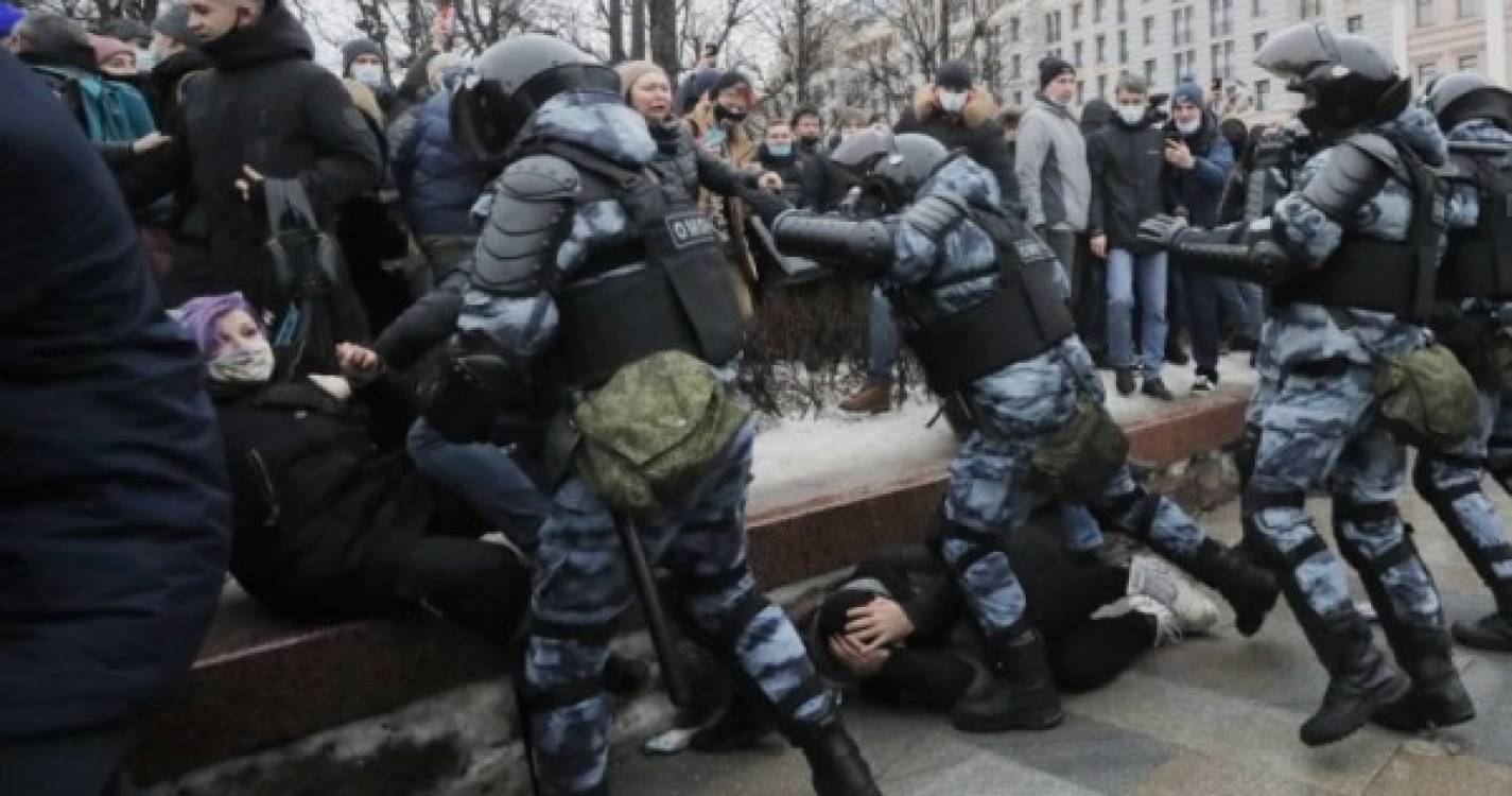 Mais de mil detidos na Rússia em manifestações de apoio ao opositor de Putin