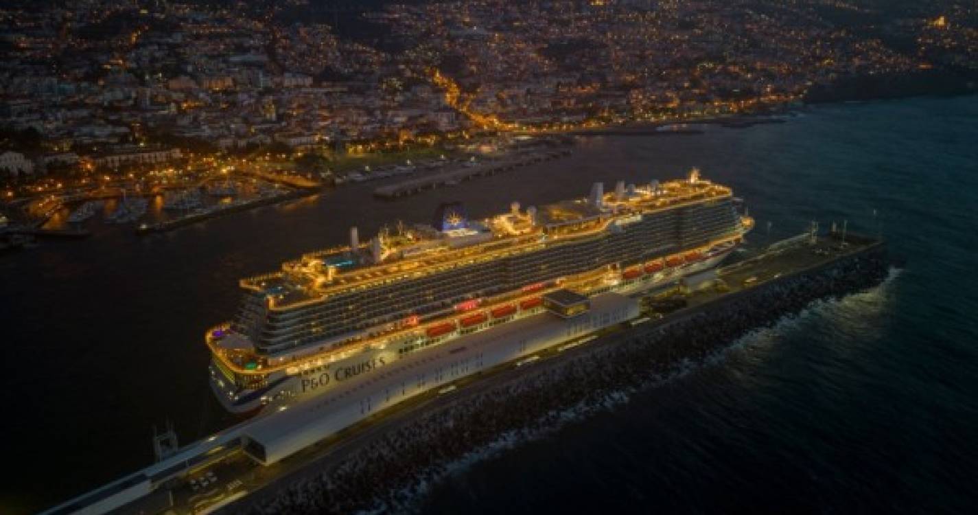 Navio cruzeiro Arvia estreia-se no Porto do Funchal (com fotos)