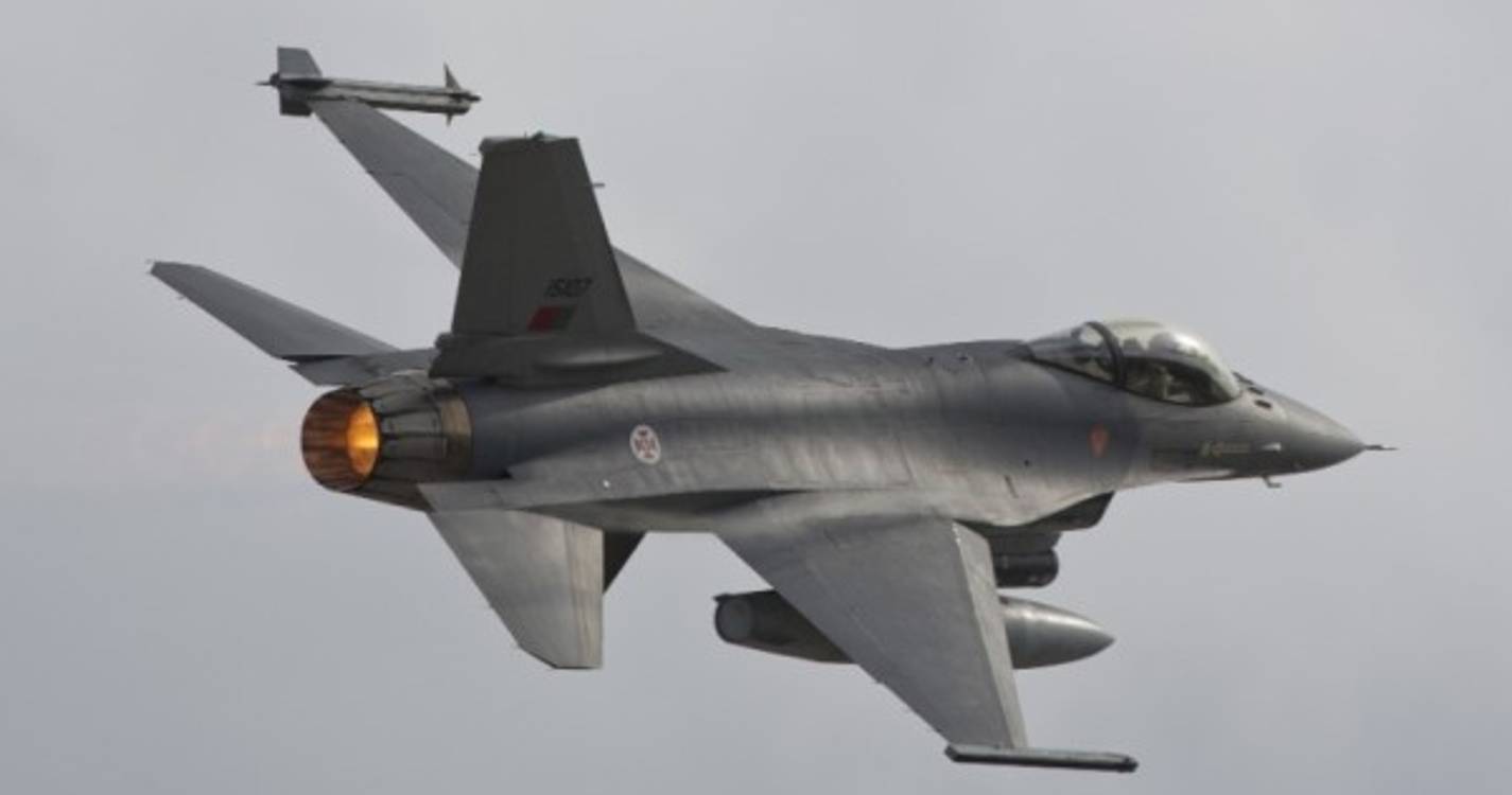 Ucrânia: Londres defende coligação para fornecer F-16 a Kiev