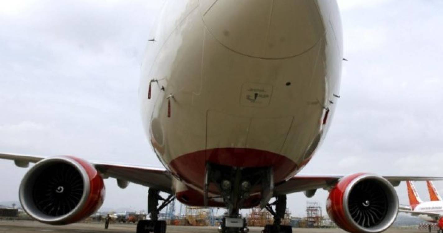 Avião de carga Boieng 777 de companhia russa aterra de emergência em Moscovo