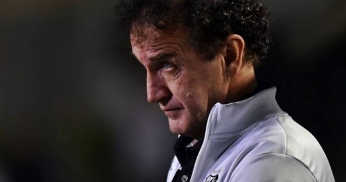 Cuca deixa o campeão Atlético Mineiro devido a problemas familiares